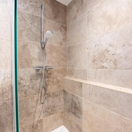 Alouette Apartament *